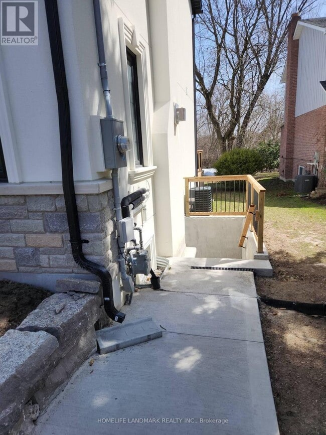 452 D'Arcy St in Newmarket, ON - Building Photo - Building Photo