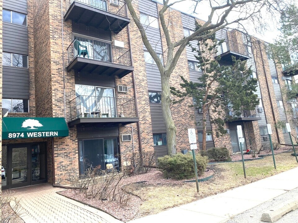 8974 N Western Ave in Des Plaines, IL - Building Photo