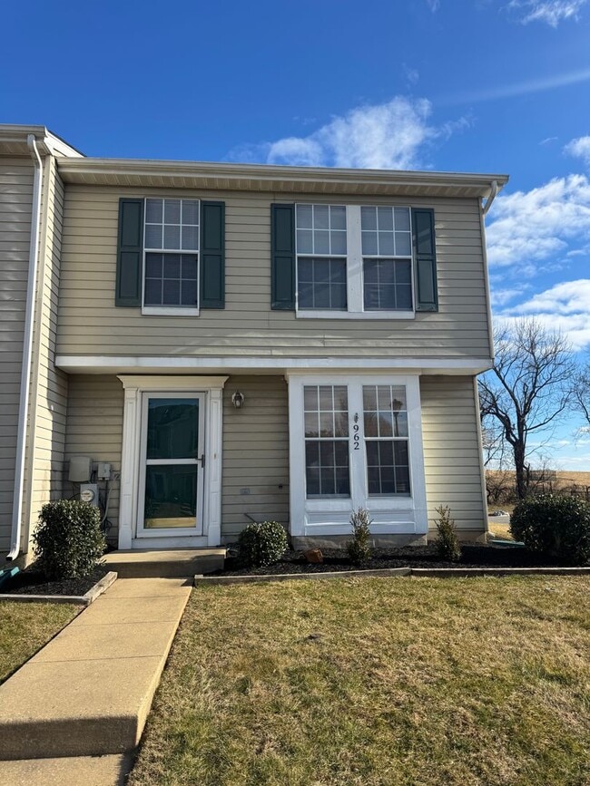 property at 962 Gainsborough Ct