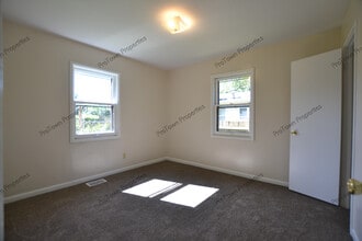 110 Edison Rd in Joliet, IL - Building Photo - Building Photo