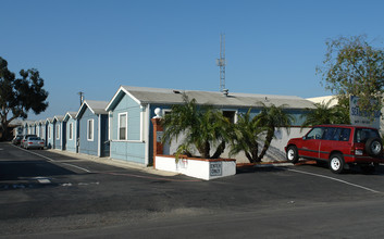 Sea Breeze Villas in Costa Mesa, CA - Building Photo - Building Photo