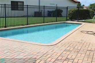 7480 NW 37th Ct in Lauderhill, FL - Building Photo - Building Photo