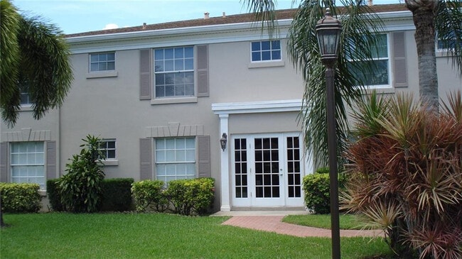 9000 Jacaranda Ln in Plantation, FL - Building Photo - Building Photo