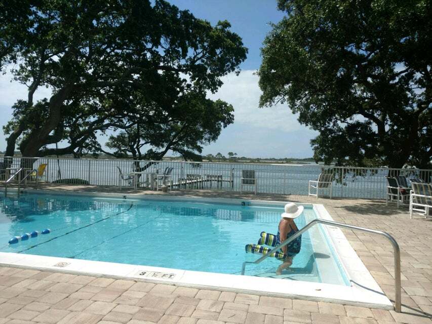 209 Miracle Strip Pkwy in Mary Esther, FL - Building Photo