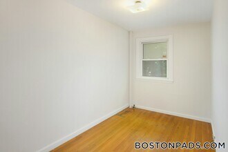 17 Pond St in Boston, MA - Building Photo - Building Photo