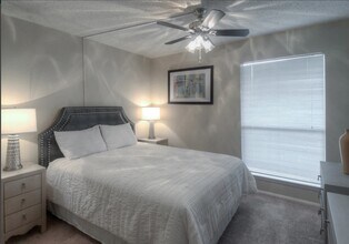 8524 Burnet Rd, Unit 112 in Austin, TX - Building Photo - Building Photo