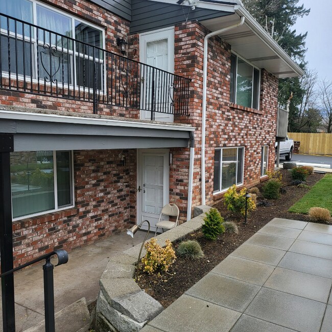 2755 NE Hogan Dr in Gresham, OR - Foto de edificio - Building Photo