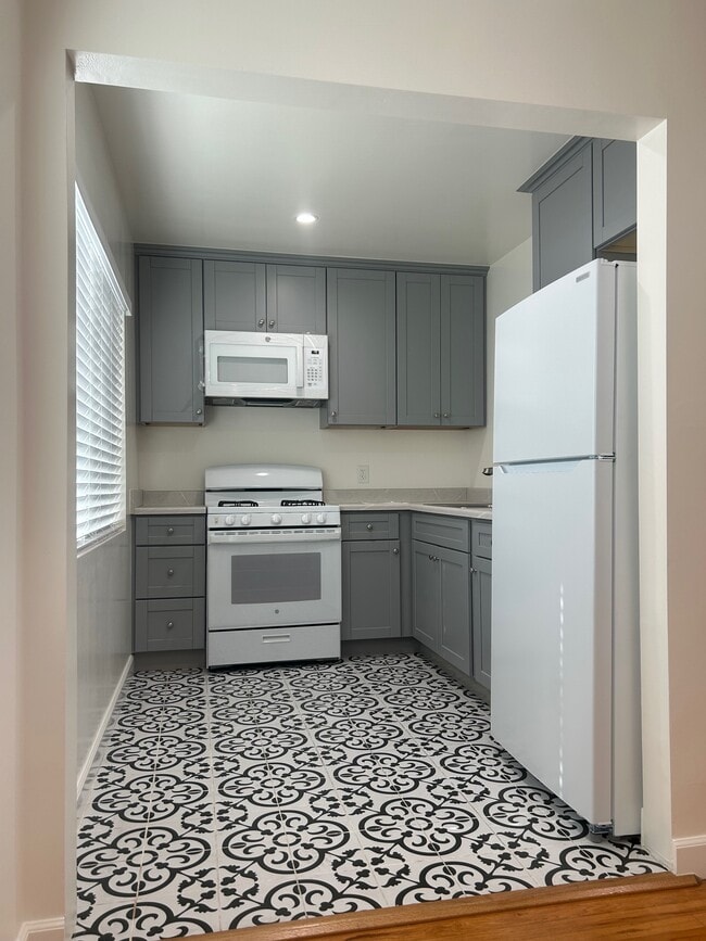 12012 Washington Pl, Unit #2 in Los Angeles, CA - Foto de edificio - Building Photo