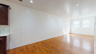 131 Brunswick St in Jersey City, NJ - Building Photo - Building Photo