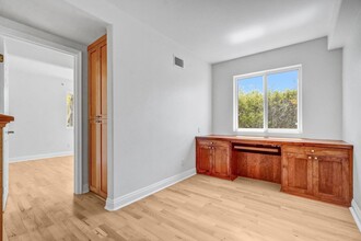 6 Canal Cir in Newport Beach, CA - Building Photo - Building Photo