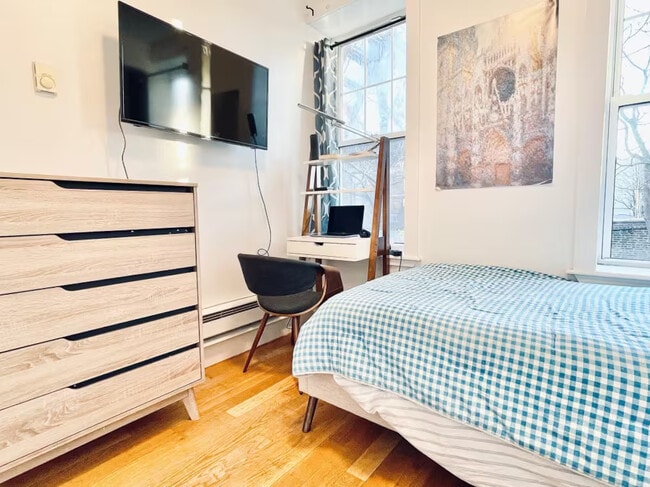 Furnished room/NOT APARTMENT, Unit 2 in Brooklyn, NY - Foto de edificio - Building Photo