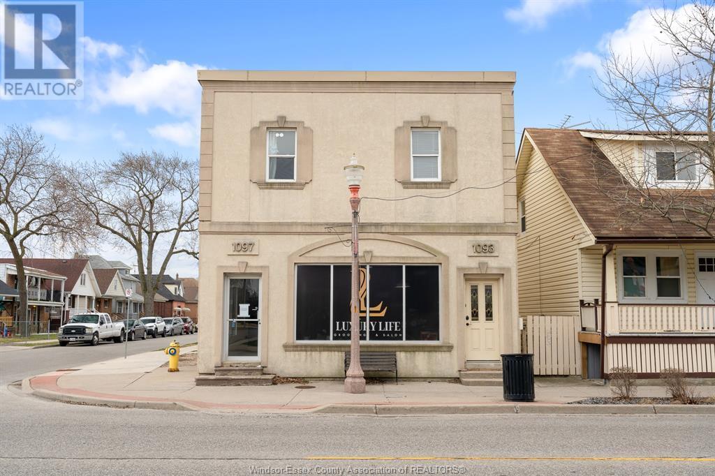1093 Erie St E in Windsor, ON - Building Photo