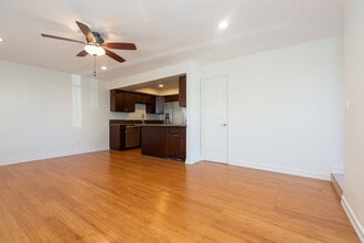 2320 Clark Ln, Unit 1 in Redondo Beach, CA - Foto de edificio - Building Photo