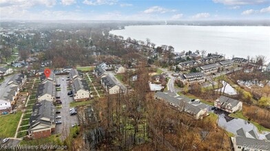 420 Old Pine Way in Walled Lake, MI - Building Photo - Building Photo