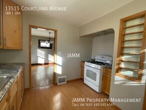 13515 Courtland Ave in Cleveland, OH - Building Photo - Building Photo