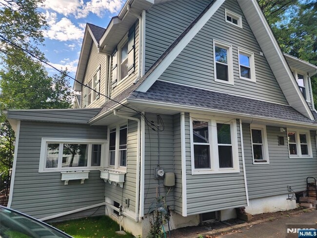 property at 17 Cottage Pl