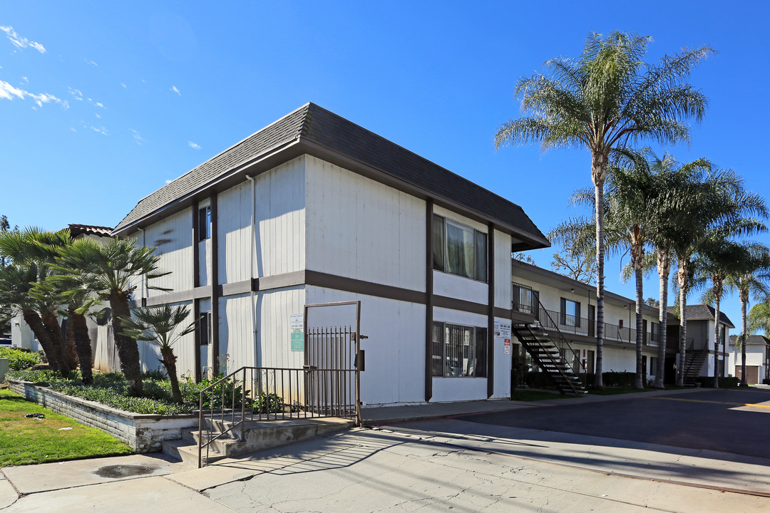 Cameron in El Cajon, CA - Foto de edificio