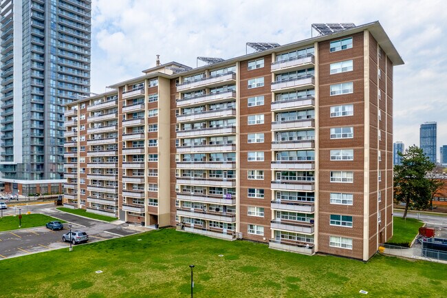 Cedar Grove in Toronto, ON - Building Photo - Building Photo