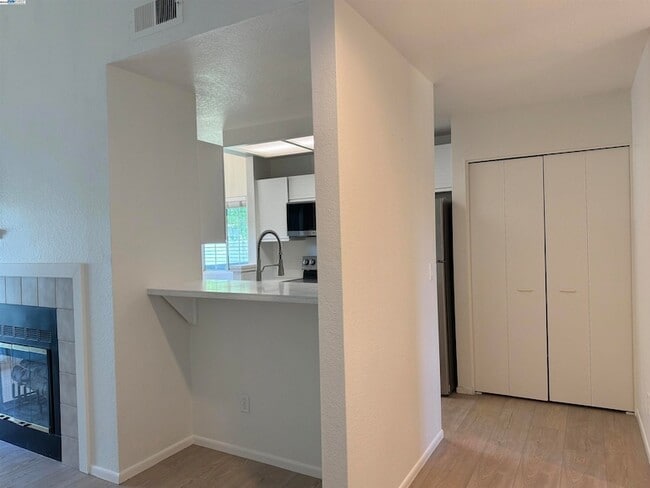 7595 Canyon Meadows Cir, Unit B in Pleasanton, CA - Building Photo - Building Photo