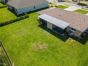 1917 Cape Coral Pkwy W in Cape Coral, FL - Building Photo - Building Photo