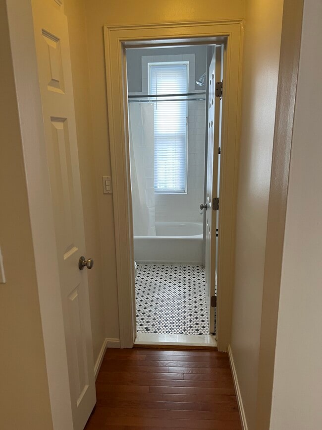 49 Burbank St, Unit 16 in Boston, MA - Foto de edificio - Building Photo