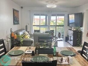 1201 SW 141st Ave in Pembroke Pines, FL - Building Photo - Building Photo