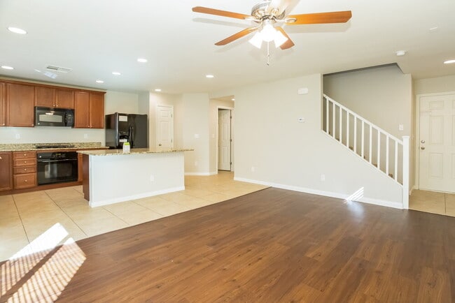 10607 Seasonable Dr in Las Vegas, NV - Building Photo - Building Photo