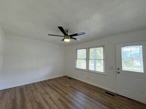 481 McQuade Cir in McMinnville, TN - Building Photo - Building Photo