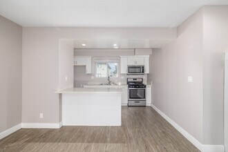 11819 Eucalyptus Ave. in Hawthorne, CA - Building Photo - Interior Photo