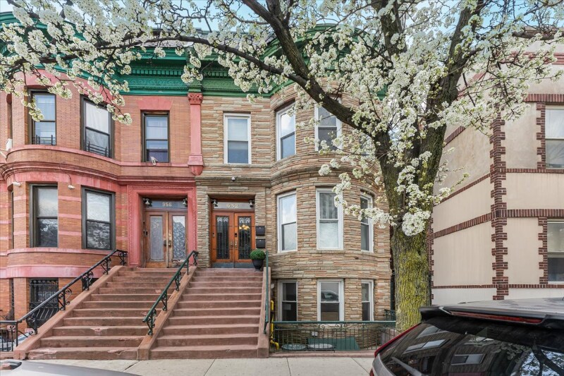 952 E 156th St in Bronx, NY - Building Photo