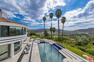 24366 La Masina Ct in Calabasas, CA - Building Photo - Building Photo