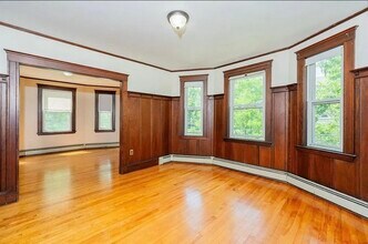 61 Pine St, Unit 2 in Belmont, MA - Foto de edificio - Building Photo