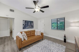 815 Victoria Dr in Cape Coral, FL - Building Photo - Building Photo