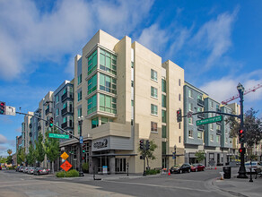 Solstice Apartments North in Sunnyvale, CA - Foto de edificio - Building Photo