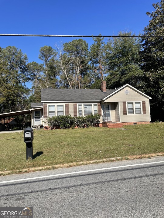 331 E Main St in Statesboro, GA - Building Photo