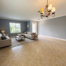 5574 43rd Ct in Vero Beach, FL - Building Photo - Building Photo
