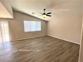 1551 E Betsy Ln in Gilbert, AZ - Foto de edificio - Building Photo