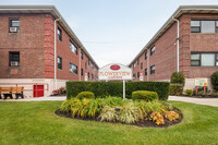 Flowerview Gardens in Floral Park, NY - Foto de edificio - Building Photo