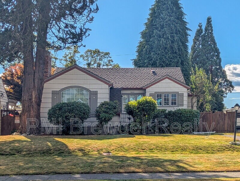 1822 Rucker Ave in Everett, WA - Building Photo