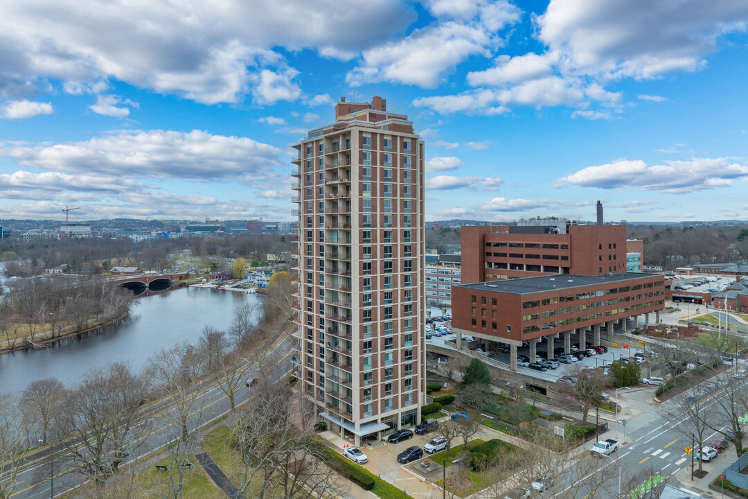 Ten Ten Memorial Drive in Cambridge, MA - Building Photo