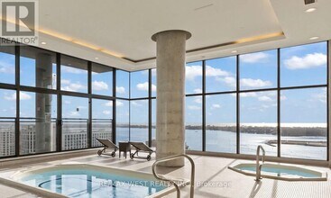 4301-15-2615 Fort York Blvd in Toronto, ON - Building Photo - Building Photo