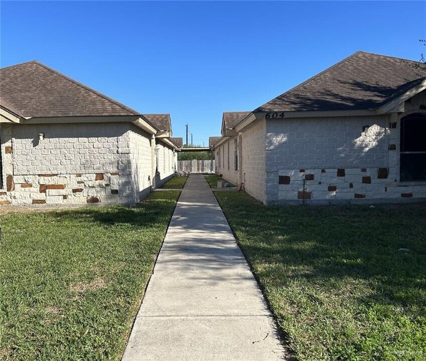 604 Horizon Peak in Edinburg, TX - Building Photo