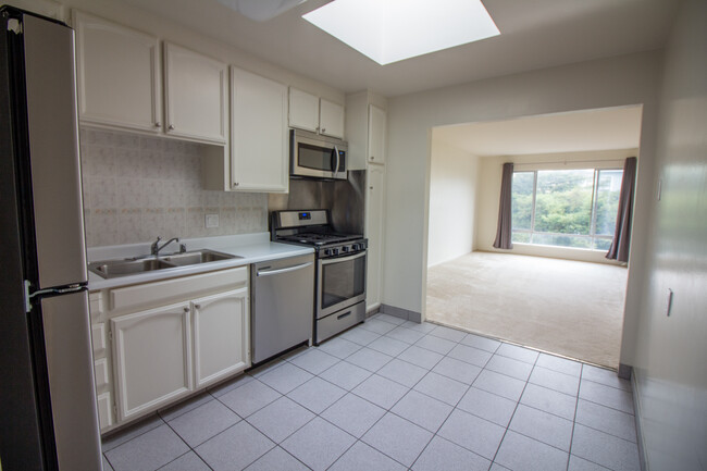 533 8th Ave, Unit Apt #3