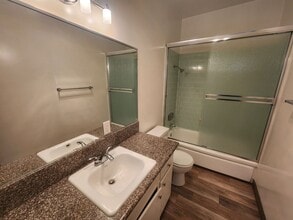 13501 S Inglewood Ave in Hawthorne, CA - Building Photo - Building Photo