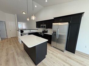 1709 Tobi Ln in Grand Forks, ND - Building Photo - Building Photo