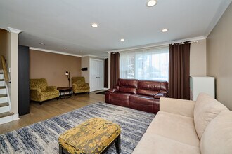 926 N Boxwood Dr in Mount Prospect, IL - Building Photo - Building Photo
