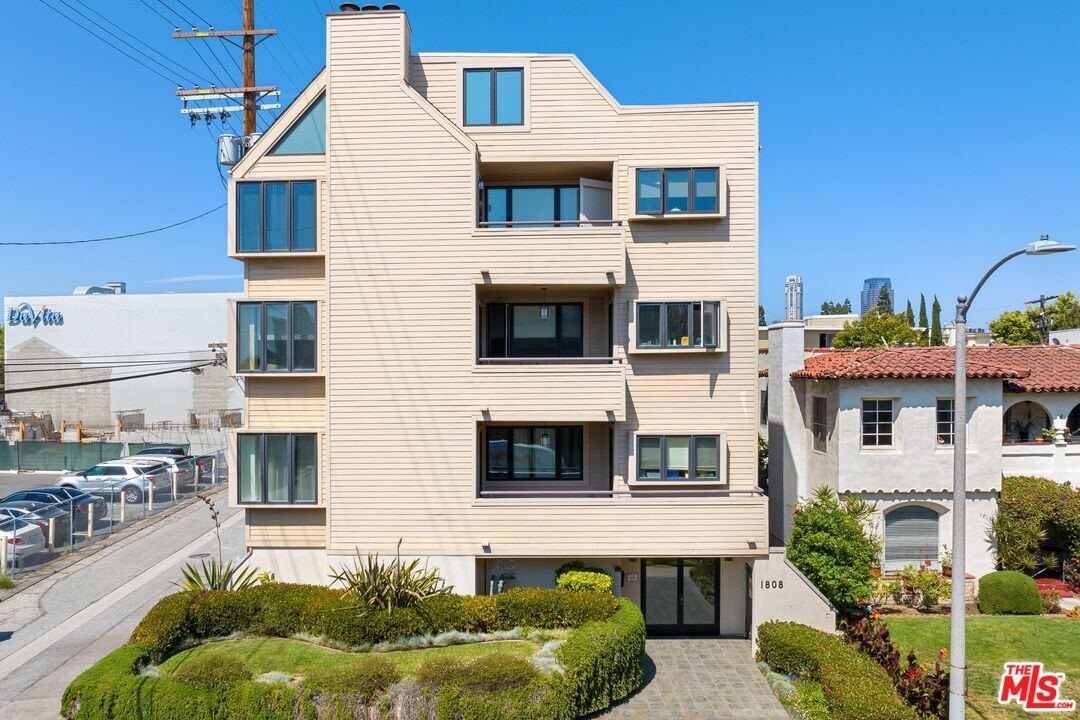 1808 Manning Ave in Los Angeles, CA - Building Photo