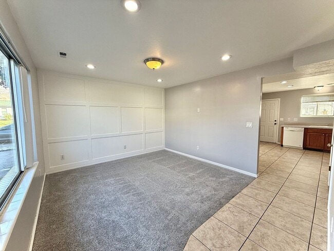 1119 N Nayon St in Layton, UT - Building Photo - Building Photo