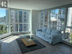 289 Drake St in Vancouver, BC - Building Photo - Building Photo