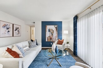 Vetra Quail Hollow in Charlotte, NC - Building Photo - Building Photo